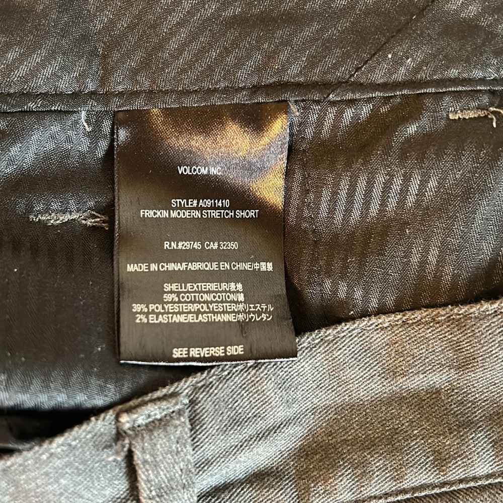 Volcom shorts - Picture 4 of 6